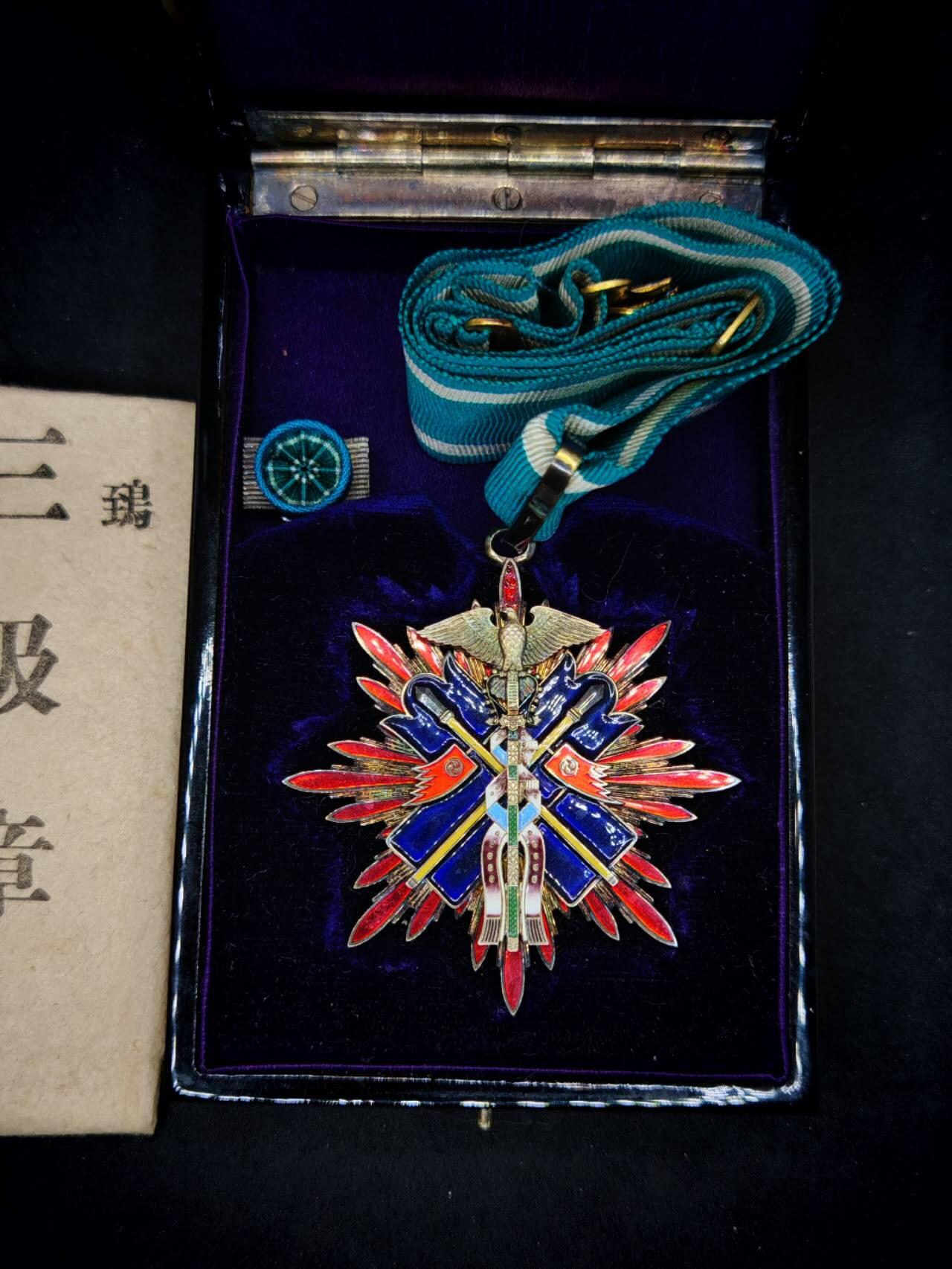 凯旋世界勋赏（第17期）（欢迎送拍）（对拍品有疑问请询问客服，不接受到手刀，出价默认拍品品相。请认真阅读拍卖规则！出价默认已认可！）（收到货请录制开箱视频，无视频概不处理问题。） 三鸟带盒带略带原纸