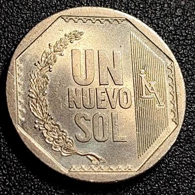 泉币菌-第69场-精品欢乐场-第2场 / 福利放送，感谢大家一直以来的支持。68-72场中，凡拍中15单及以上者，非偏远地区购买者，其所购所有商品满30包邮。       （特别说明：偏远地区包邮条件除满足购满15单及以上外，内蒙古、青海、西藏、宁夏需要满48包邮，新疆、西藏需要满68包邮。） 带光美品 秘鲁 1996年 1索尔硬币 国徽图案 25.5mm