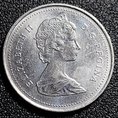 泉币菌-第69场-精品欢乐场-第2场 / 福利放送，感谢大家一直以来的支持。68-72场中，凡拍中15单及以上者，非偏远地区购买者，其所购所有商品满30包邮。       （特别说明：偏远地区包邮条件除满足购满15单及以上外，内蒙古、青海、西藏、宁夏需要满48包邮，新疆、西藏需要满68包邮。） 带光美品 高币值 加拿大1988年1/4加拿大元 伊丽莎白二世 驯鹿 24mm 