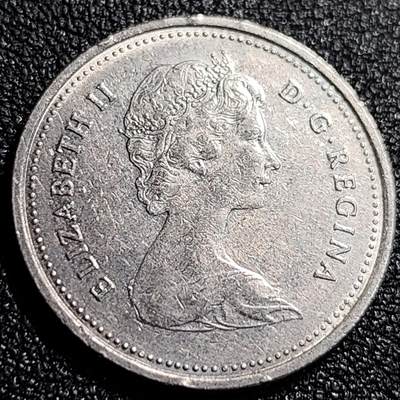 泉币菌-第69场-精品欢乐场-第2场 / 福利放送，感谢大家一直以来的支持。68-72场中，凡拍中15单及以上者，非偏远地区购买者，其所购所有商品满30包邮。       （特别说明：偏远地区包邮条件除满足购满15单及以上外，内蒙古、青海、西藏、宁夏需要满48包邮，新疆、西藏需要满68包邮。） 高币值 加拿大1985年1/4加拿大元 伊丽莎白二世 驯鹿 24mm 