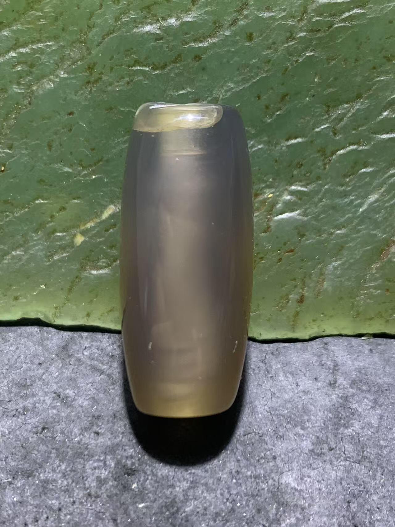 高玉化冻料巴西玛瑙随形通货桶珠一个，