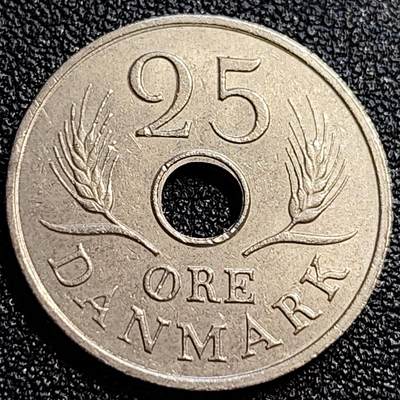 泉币菌-第72场-精品欢乐场-第5场 / 福利放送，感谢大家一直以来的支持。68-72场中，凡拍中15单及以上者，非偏远地区购买者，其所购所有商品满30包邮。       （特别说明：偏远地区包邮条件除满足购满15单及以上外，内蒙古、青海、西藏、宁夏需要满48包邮，新疆、西藏需要满68包邮。） - 丹麦1967年25欧尔中孔镍币 玛格丽特二世花押 