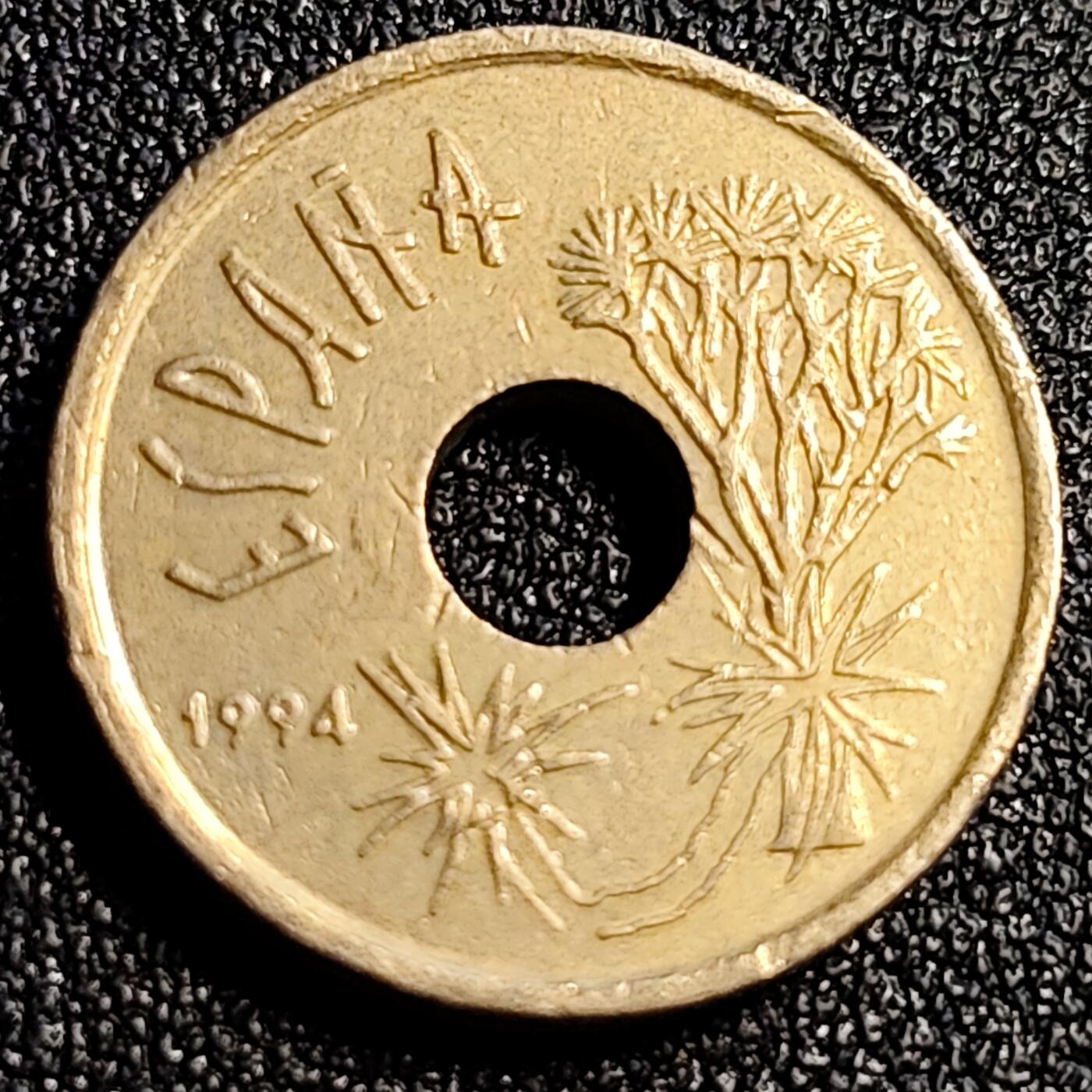 泉币菌-第70场-精品欢乐场-第3场 / 福利放送，感谢大家一直以来的支持。68-72场中，凡拍中15单及以上者，非偏远地区购买者，其所购所有商品满30包邮。       （特别说明：偏远地区包邮条件除满足购满15单及以上外，内蒙古、青海、西藏、宁夏需要满48包邮，新疆、西藏需要满68包邮。） 西班牙1994年25比塞塔 加那利群岛 纪念币 铜铝镍币 19.5mm 