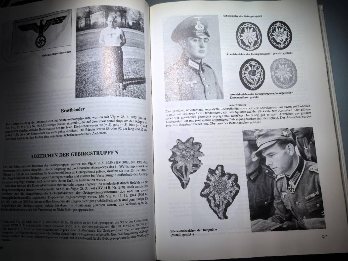 盛世勋华——号角文化勋章邮票专场拍卖第273期 鼎力推荐 德国（1939）国防军制服徽章全记录 陆军卷 极为详细 叹为观止 包括制服徽章旗帜装备等等 及各特殊部队专用制服徽章厚达598页 最顶级文献