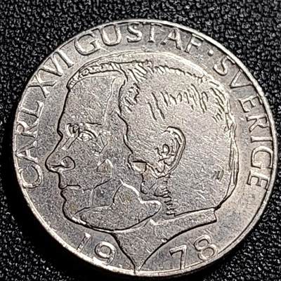 泉币菌-第68场-精品欢乐场-第1场 / 福利放送，感谢大家一直以来的支持。68-72场中，凡拍中15单及以上者，非偏远地区购买者，其所购所有商品满30包邮。       （特别说明：偏远地区包邮条件除满足购满15单及以上外，内蒙古、青海、西藏、宁夏需要满48包邮，新疆、西藏需要满68包邮。）  1978年 瑞典1克朗 古斯塔夫六世 铜镍币 25mm