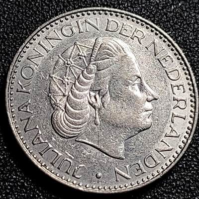 泉币菌-第68场-精品欢乐场-第1场 / 福利放送，感谢大家一直以来的支持。68-72场中，凡拍中15单及以上者，非偏远地区购买者，其所购所有商品满30包邮。       （特别说明：偏远地区包邮条件除满足购满15单及以上外，内蒙古、青海、西藏、宁夏需要满48包邮，新疆、西藏需要满68包邮。） 1969年 荷兰王国早期1盾 朱莉安娜女王  镍币 硬币 25mm 