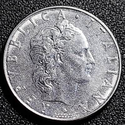 泉币菌-第68场-精品欢乐场-第1场 / 福利放送，感谢大家一直以来的支持。68-72场中，凡拍中15单及以上者，非偏远地区购买者，其所购所有商品满30包邮。       （特别说明：偏远地区包邮条件除满足购满15单及以上外，内蒙古、青海、西藏、宁夏需要满48包邮，新疆、西藏需要满68包邮。） 意大利 1981年 50里拉 锻冶之神 伍尔坎 24mm