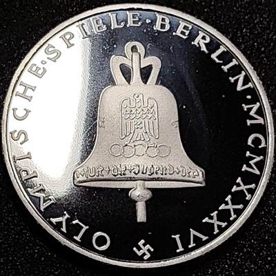 泉币菌-第68场-精品欢乐场-第1场 / 福利放送，感谢大家一直以来的支持。68-72场中，凡拍中15单及以上者，非偏远地区购买者，其所购所有商品满30包邮。       （特别说明：偏远地区包邮条件除满足购满15单及以上外，内蒙古、青海、西藏、宁夏需要满48包邮，新疆、西藏需要满68包邮。） 大尺寸 银色纪念章 欧洲城市人物 35×2.4 mm 无性质