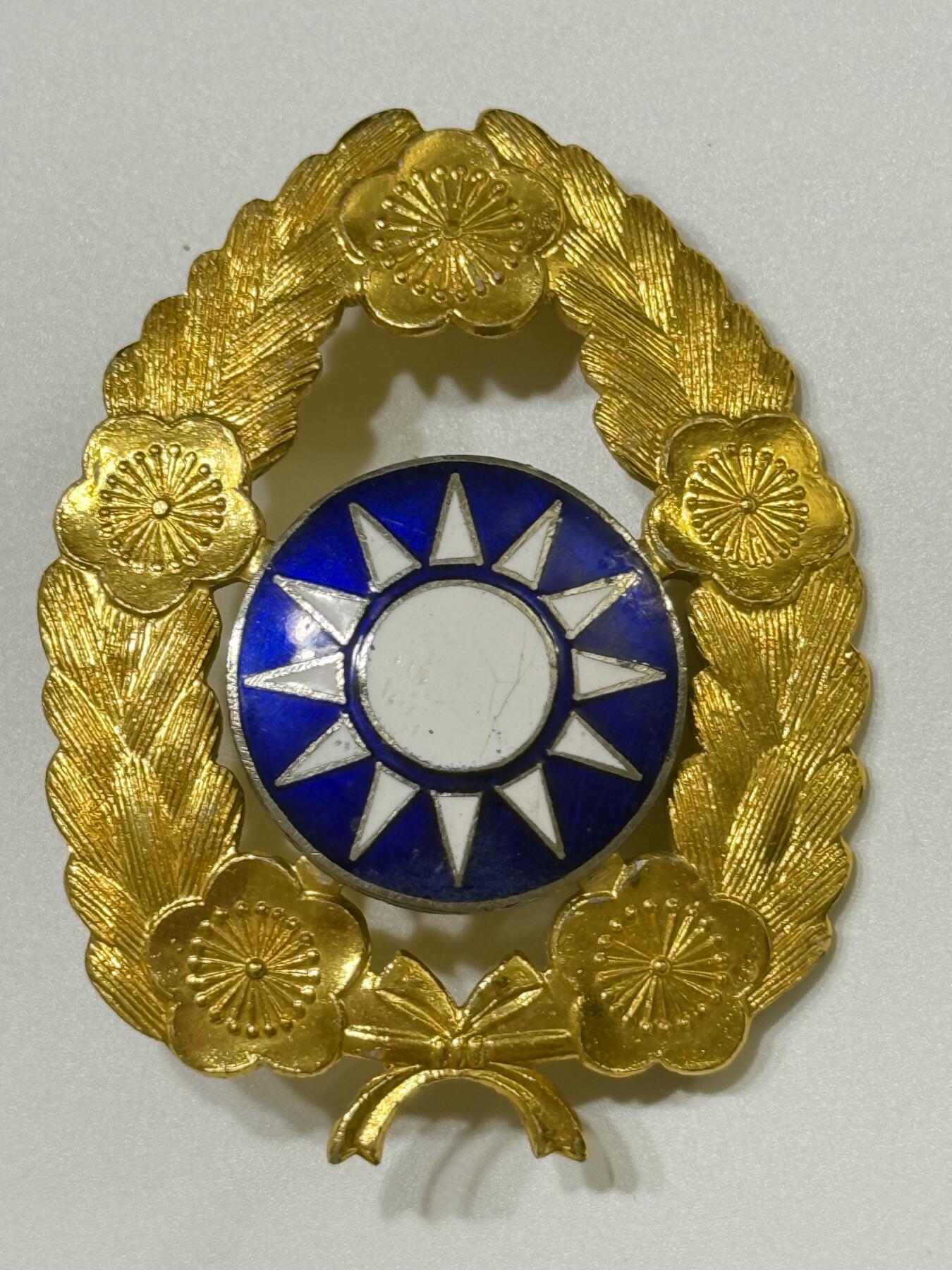 RimeNova韵星2025军品类夏季拍卖会-- RimeNova 2025 Summer Militaria Sale 陆军少将冯一中（军需监）大盘帽徽一枚
