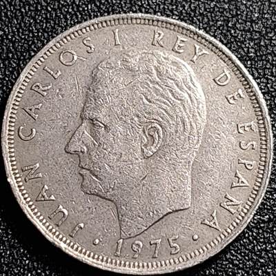 泉币菌-第68场-精品欢乐场-第1场 / 福利放送，感谢大家一直以来的支持。68-72场中，凡拍中15单及以上者，非偏远地区购买者，其所购所有商品满30包邮。       （特别说明：偏远地区包邮条件除满足购满15单及以上外，内蒙古、青海、西藏、宁夏需要满48包邮，新疆、西藏需要满68包邮。） 西班牙1975年25比塞塔 卡洛斯一世 铜镍币 硬币26.5mm