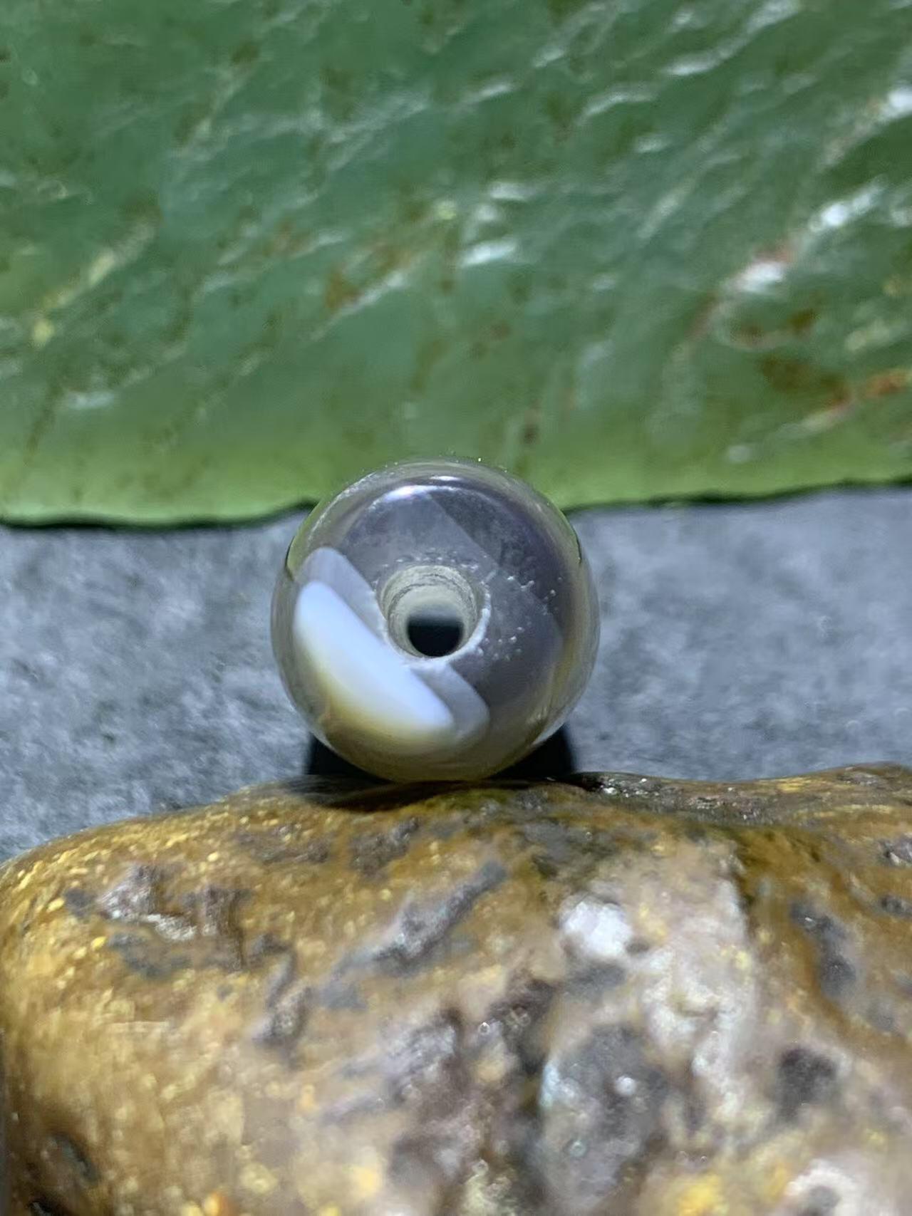 高玉化冻料巴西玛瑙随形通货桶珠一个，