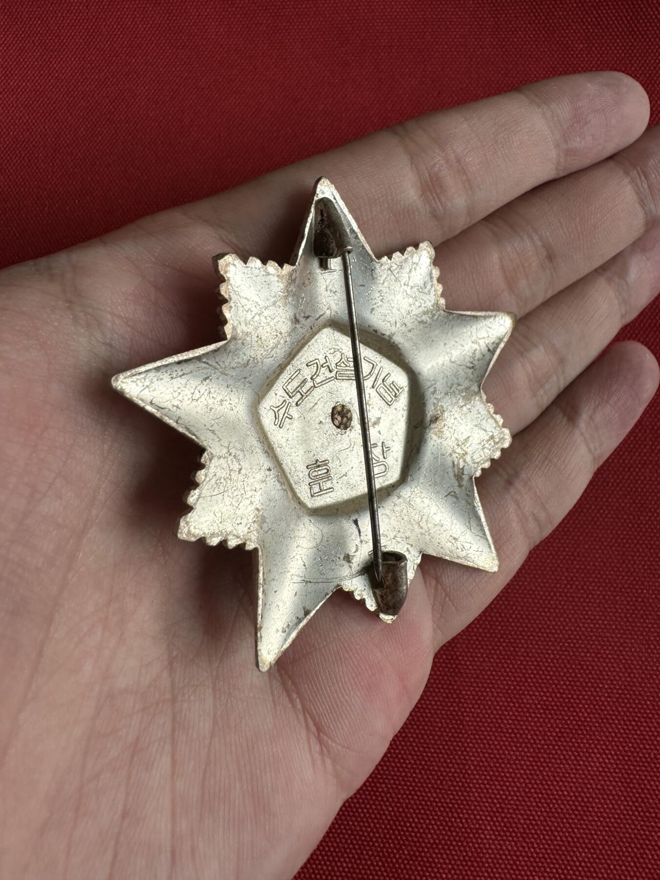 五哥徽章群   3号周日晚上八点4群联拍