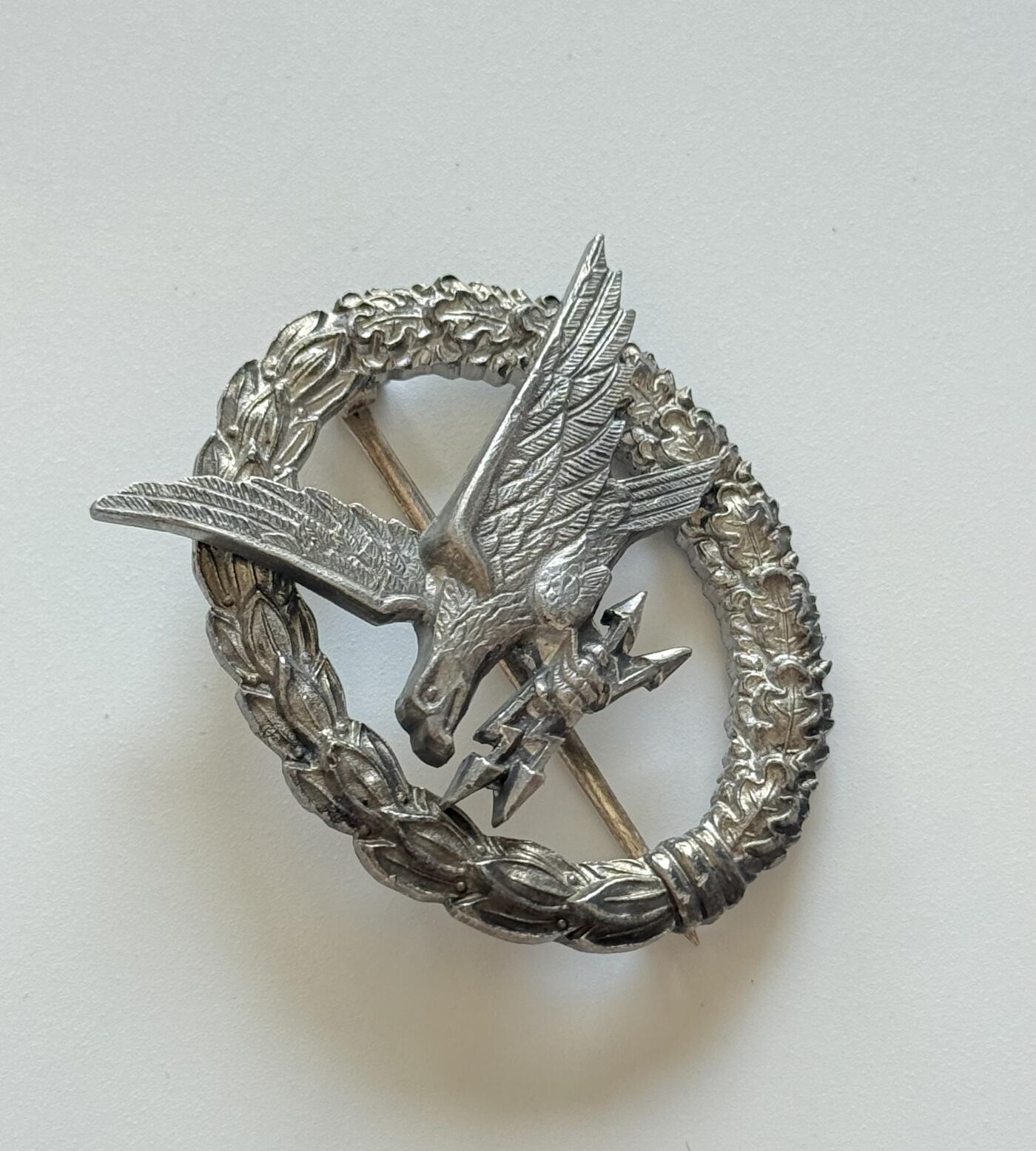 RimeNova韵星2025军品类夏季拍卖会-- RimeNova 2025 Summer Militaria Sale 1957版德国航空机炮手奖章