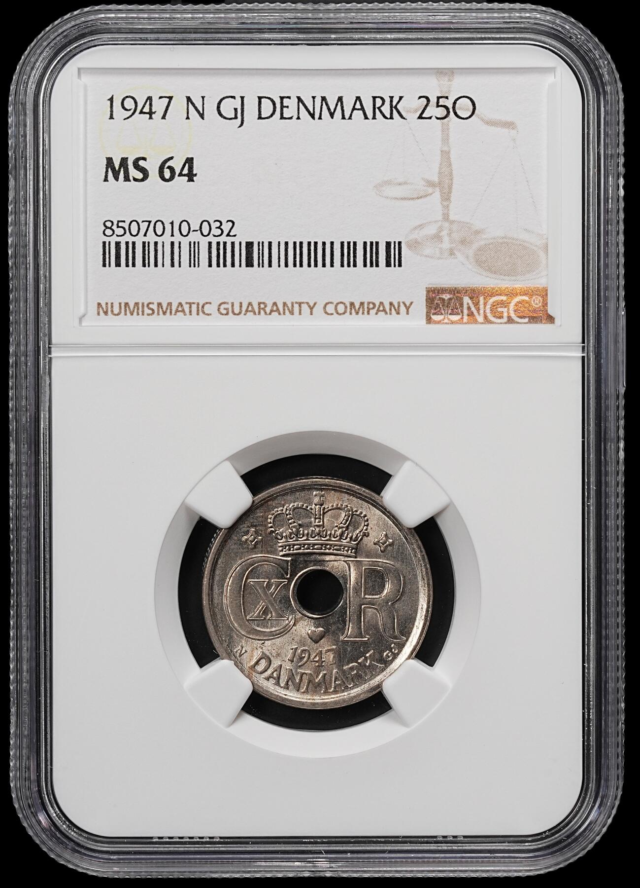 修遠堂世界钱币第七十九期 NGC MS64 1947年丹麦中孔25欧尔