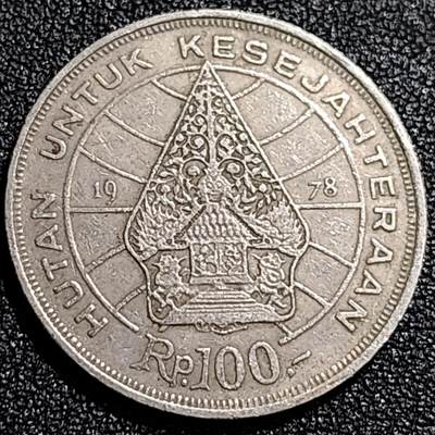 泉币菌-第68场-精品欢乐场-第1场 / 福利放送，感谢大家一直以来的支持。68-72场中，凡拍中15单及以上者，非偏远地区购买者，其所购所有商品满30包邮。       （特别说明：偏远地区包邮条件除满足购满15单及以上外，内蒙古、青海、西藏、宁夏需要满48包邮，新疆、西藏需要满68包邮。） 印尼 1978年100卢比 生命树的传奇 28mm