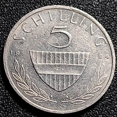 泉币菌-第68场-精品欢乐场-第1场 / 福利放送，感谢大家一直以来的支持。68-72场中，凡拍中15单及以上者，非偏远地区购买者，其所购所有商品满30包邮。       （特别说明：偏远地区包邮条件除满足购满15单及以上外，内蒙古、青海、西藏、宁夏需要满48包邮，新疆、西藏需要满68包邮。） 美品 奥地利1984年5先令 塑像骑兵纪念碑 23mm 