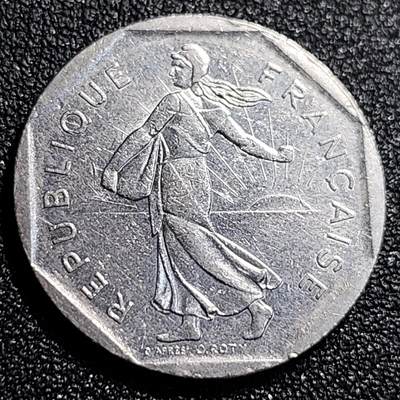 泉币菌-第69场-精品欢乐场-第2场 / 福利放送，感谢大家一直以来的支持。68-72场中，凡拍中15单及以上者，非偏远地区购买者，其所购所有商品满30包邮。       （特别说明：偏远地区包邮条件除满足购满15单及以上外，内蒙古、青海、西藏、宁夏需要满48包邮，新疆、西藏需要满68包邮。） 法国早期（1981年）2法郎镍币  播种女神 入欧前 末版 绝版币 26mm