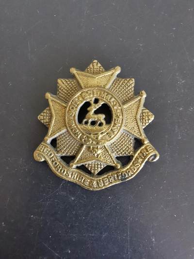 老王徽章第139期 - 英国贝特福德与赫特福德郡步兵团帽徽   一战时期