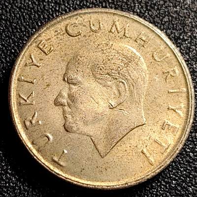 泉币菌-第69场-精品欢乐场-第2场 / 福利放送，感谢大家一直以来的支持。68-72场中，凡拍中15单及以上者，非偏远地区购买者，其所购所有商品满30包邮。       （特别说明：偏远地区包邮条件除满足购满15单及以上外，内蒙古、青海、西藏、宁夏需要满48包邮，新疆、西藏需要满68包邮。） 加厚字边 1995年土耳其星月币10万里拉 黄铜币 玫瑰23.5×2.5mm