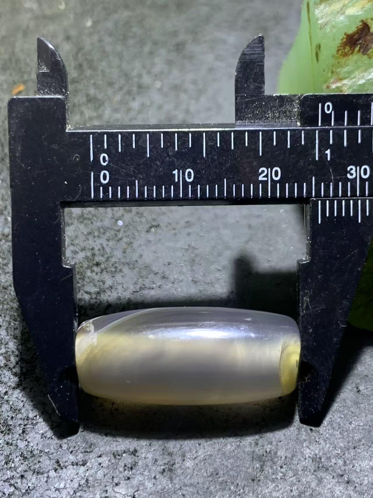 高玉化冻料巴西玛瑙随形通货桶珠一个，