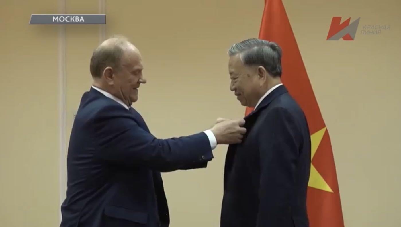 熹将军2025年小拍6 总47期 2025年俄罗斯共产党卫国战争胜利80周年奖章带空白证书