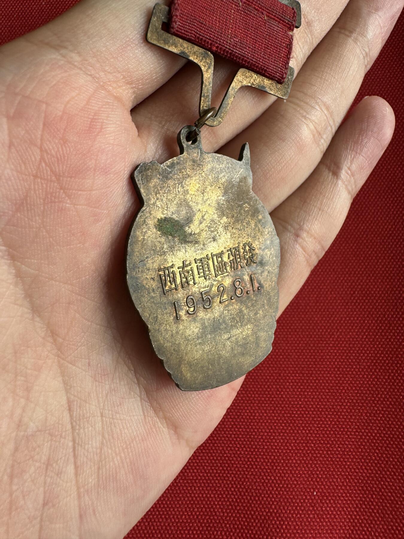 五哥徽章群   3号周日晚上八点4群联拍