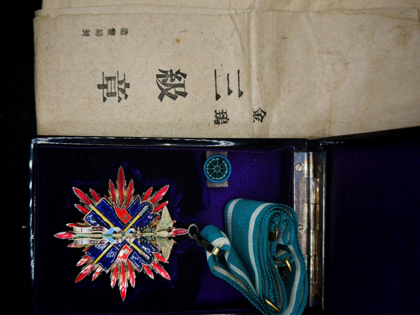 凯旋世界勋赏（第17期）（欢迎送拍）（对拍品有疑问请询问客服，不接受到手刀，出价默认拍品品相。请认真阅读拍卖规则！出价默认已认可！）（收到货请录制开箱视频，无视频概不处理问题。） 三鸟带盒带略带原纸
