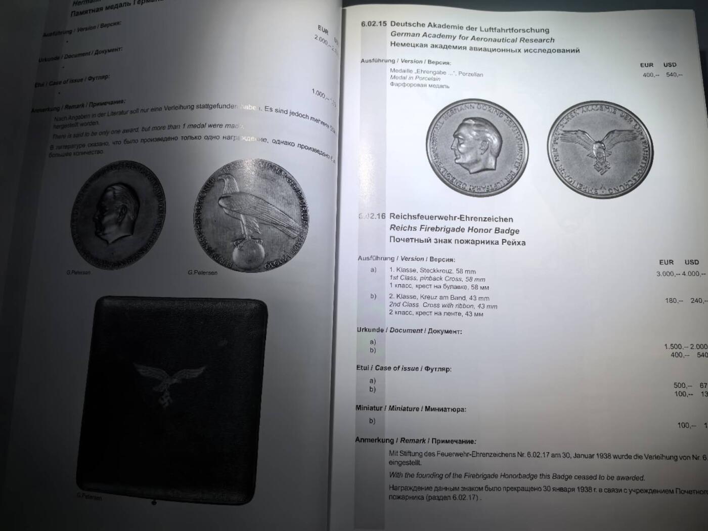 盛世勋华——号角文化勋章邮票专场拍卖第273期 吐血推荐 尼曼德国勋章指南 囊括1871-1945年间所有德国勋奖章 最为全面的德国勋章收藏指南 厚达接近1000页 超过3000幅图片 可以说是最厚的单本勋章文献 平台限制只能发20张图片 如需更多内页图片请联系