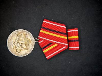凯旋世界勋赏（第17期）（欢迎送拍）（对拍品有疑问请询问客服，不接受到手刀，出价默认拍品品相。请认真阅读拍卖规则！出价默认已认可！）（收到货请录制开箱视频，无视频概不处理问题。） - 东德工人阶级战斗队功绩奖章，银制