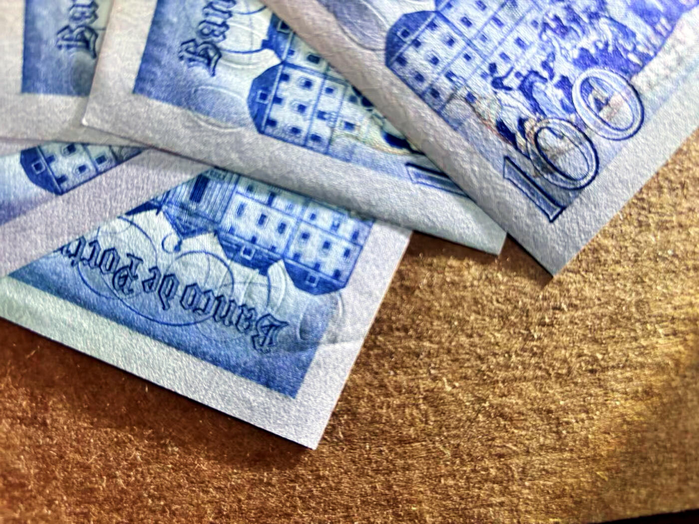 【Blue Auction】世界纸币精拍第704期——18级TOP拍卖/信誉/品质/专业/高效💫 【一组6张 含倒置号】葡萄牙 1980-85年100埃斯库多 背面大场景 全新UNC （个别有极轻微压痕）