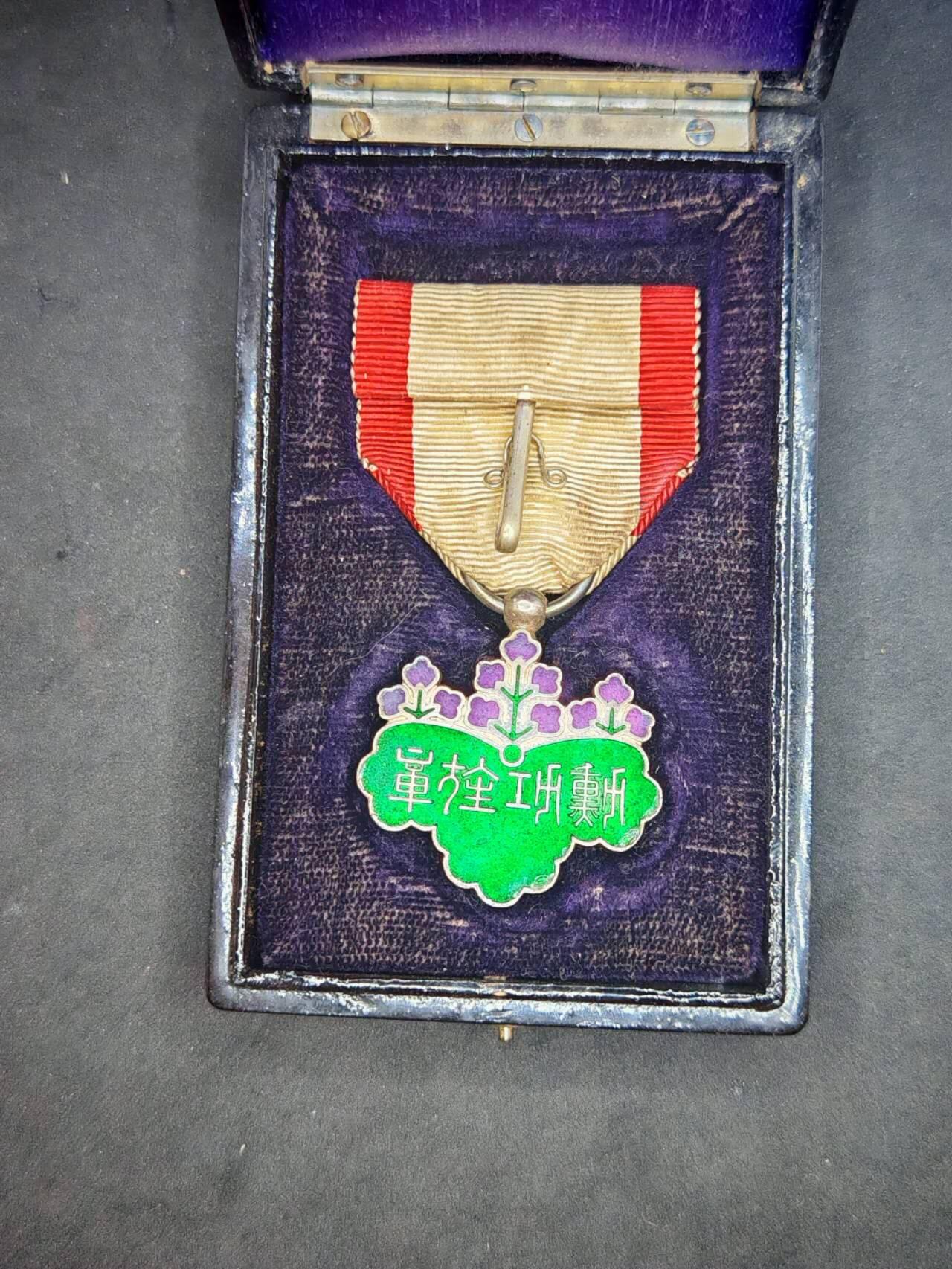凯旋世界勋赏（第17期）（欢迎送拍）（对拍品有疑问请询问客服，不接受到手刀，出价默认拍品品相。请认真阅读拍卖规则！出价默认已认可！）（收到货请录制开箱视频，无视频概不处理问题。） 七等青叶勋章
