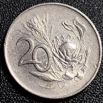 泉币菌-第70场-精品欢乐场-第3场 / 福利放送，感谢大家一直以来的支持。68-72场中，凡拍中15单及以上者，非偏远地区购买者，其所购所有商品满30包邮。       （特别说明：偏远地区包邮条件除满足购满15单及以上外，内蒙古、青海、西藏、宁夏需要满48包邮，新疆、西藏需要满68包邮。） - 南非1965年 20分镍币 帝王花 24.2mm 非洲钱