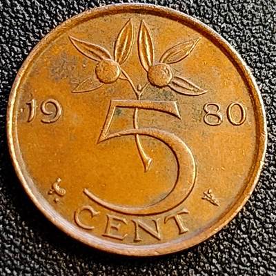 泉币菌-第72场-精品欢乐场-第5场 / 福利放送，感谢大家一直以来的支持。68-72场中，凡拍中15单及以上者，非偏远地区购买者，其所购所有商品满30包邮。       （特别说明：偏远地区包邮条件除满足购满15单及以上外，内蒙古、青海、西藏、宁夏需要满48包邮，新疆、西藏需要满68包邮。） - 极美 荷兰王国 1980年5分 橙子 朱丽安娜女王 公鸡&星星暗记 青铜币 21mm 