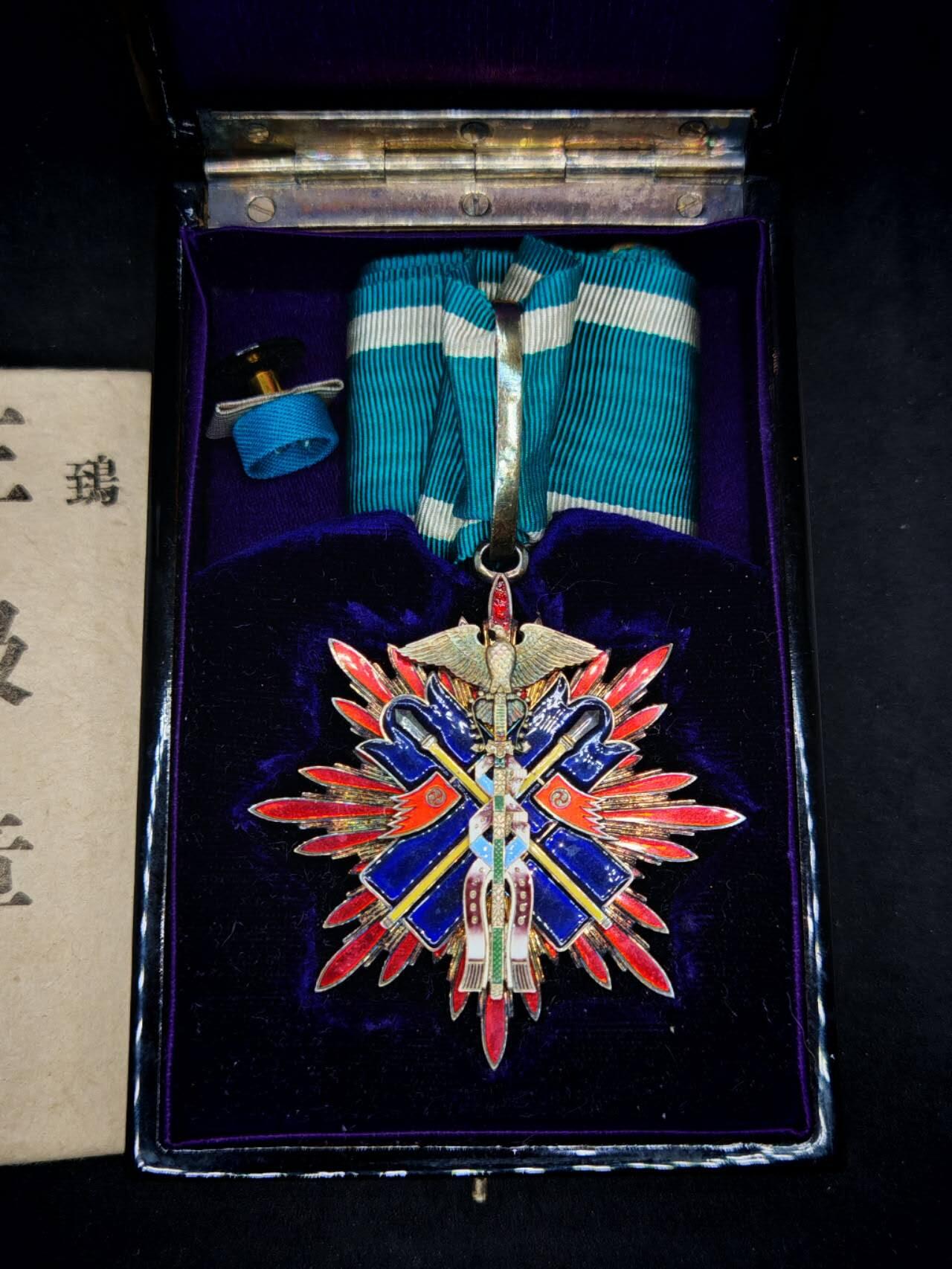 凯旋世界勋赏（第17期）（欢迎送拍）（对拍品有疑问请询问客服，不接受到手刀，出价默认拍品品相。请认真阅读拍卖规则！出价默认已认可！）（收到货请录制开箱视频，无视频概不处理问题。） 三鸟带盒带略带原纸
