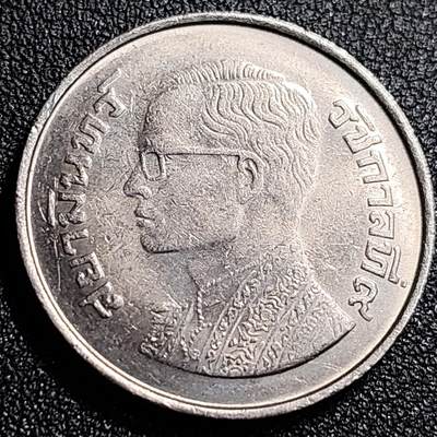 泉币菌-第69场-精品欢乐场-第2场 / 福利放送，感谢大家一直以来的支持。68-72场中，凡拍中15单及以上者，非偏远地区购买者，其所购所有商品满30包邮。       （特别说明：偏远地区包邮条件除满足购满15单及以上外，内蒙古、青海、西藏、宁夏需要满48包邮，新疆、西藏需要满68包邮。） 带光美品 泰国70年代 5泰铢大镍币 29.5mm 金翅鸟迦楼罗拉玛九世国王