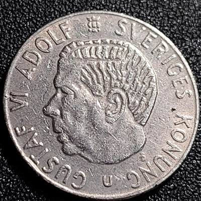 泉币菌-第69场-精品欢乐场-第2场 / 福利放送，感谢大家一直以来的支持。68-72场中，凡拍中15单及以上者，非偏远地区购买者，其所购所有商品满30包邮。       （特别说明：偏远地区包邮条件除满足购满15单及以上外，内蒙古、青海、西藏、宁夏需要满48包邮，新疆、西藏需要满68包邮。） 瑞典1971年1克朗 铜镍币 古斯塔夫六世 北欧钱币 25mm 