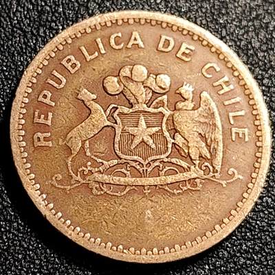 泉币菌-第69场-精品欢乐场-第2场 / 福利放送，感谢大家一直以来的支持。68-72场中，凡拍中15单及以上者，非偏远地区购买者，其所购所有商品满30包邮。       （特别说明：偏远地区包邮条件除满足购满15单及以上外，内蒙古、青海、西藏、宁夏需要满48包邮，新疆、西藏需要满68包邮。） 智利1984年100比索 棕鹿 安第斯山秃鹰 窄日期版 铝青铜币 27mm