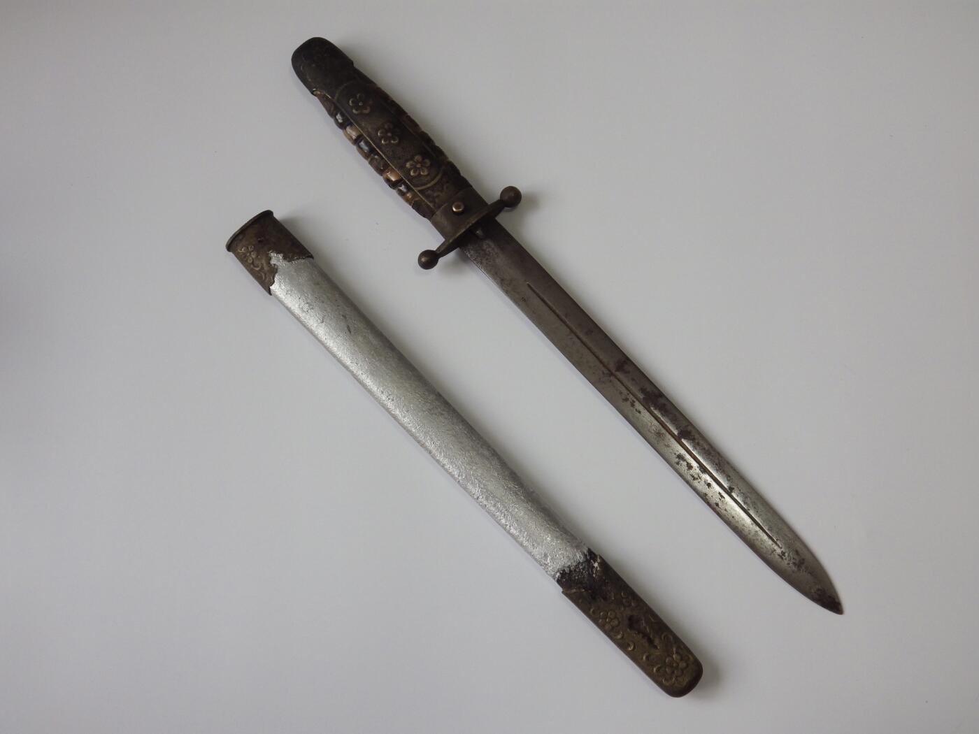 RimeNova韵星2025军品类夏季拍卖会-- RimeNova 2025 Summer Militaria Sale 陆军少将（军需监）冯一中旧藏，抗战中正剑（梅花剑）