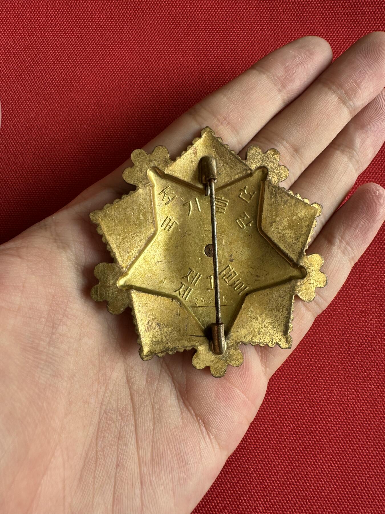 五哥徽章群   3号周日晚上八点4群联拍