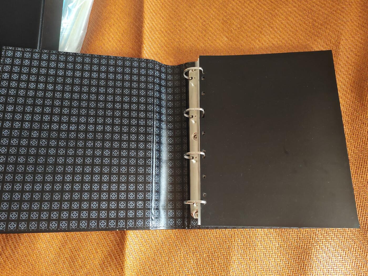 德国 灯塔 正品 钱币收藏册 册+30张内页+15张隔页 均为灯塔正品 购入价500+ 轻微使用 赠送灯塔正品手套（全新未使用）和镊子（价值60元）不议价