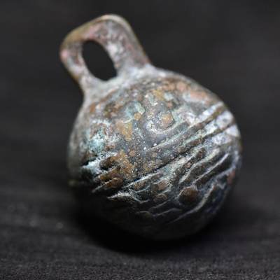 【良泉】第37期【直播场】9月4日晚19.30点开拍！ 160组，西方古代钱币、丝路金银铜件专场 - 晚清民国【西域】“世”虎头铃铛，26.4克