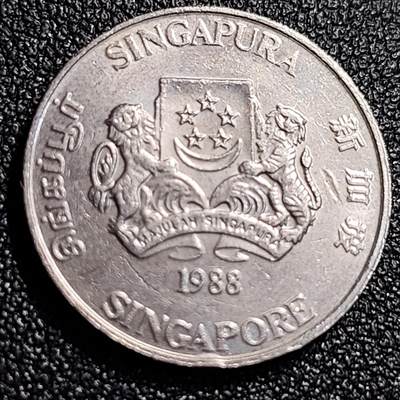 泉币菌-第69场-精品欢乐场-第2场 / 福利放送，感谢大家一直以来的支持。68-72场中，凡拍中15单及以上者，非偏远地区购买者，其所购所有商品满30包邮。       （特别说明：偏远地区包邮条件除满足购满15单及以上外，内蒙古、青海、西藏、宁夏需要满48包邮，新疆、西藏需要满68包邮。） 原光美品 高币值 新加坡20分 绒球花 高盾徽版 直径21.36mm