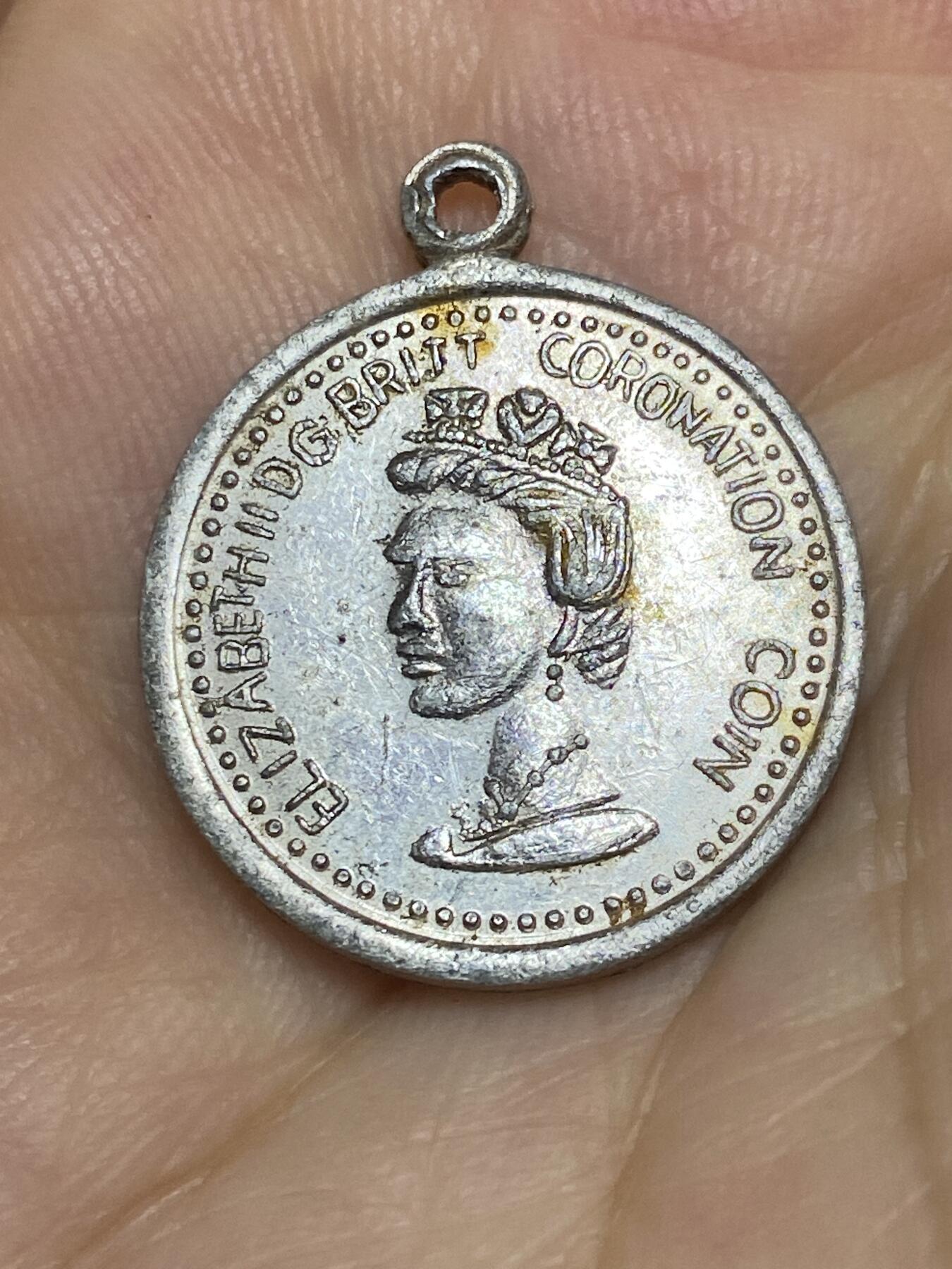 2025年第七十五场(总第一百零一场）外国好品散币(免佣金) 英国🇬🇧伊丽莎白二世加冕纪念章