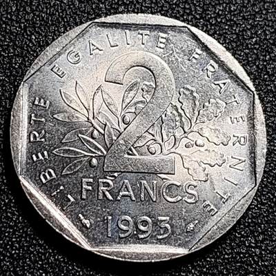 泉币菌-第68场-精品欢乐场-第1场 / 福利放送，感谢大家一直以来的支持。68-72场中，凡拍中15单及以上者，非偏远地区购买者，其所购所有商品满30包邮。       （特别说明：偏远地区包邮条件除满足购满15单及以上外，内蒙古、青海、西藏、宁夏需要满48包邮，新疆、西藏需要满68包邮。） 原光UNC 法国1993年2法郎-人物纪念硬币-让·穆兰逝世50周年-27mm 