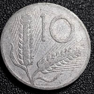 泉币菌-第69场-精品欢乐场-第2场 / 福利放送，感谢大家一直以来的支持。68-72场中，凡拍中15单及以上者，非偏远地区购买者，其所购所有商品满30包邮。       （特别说明：偏远地区包邮条件除满足购满15单及以上外，内蒙古、青海、西藏、宁夏需要满48包邮，新疆、西藏需要满68包邮。） 1954年 意大利10里拉铝币 麦穗古犁 23.2mm