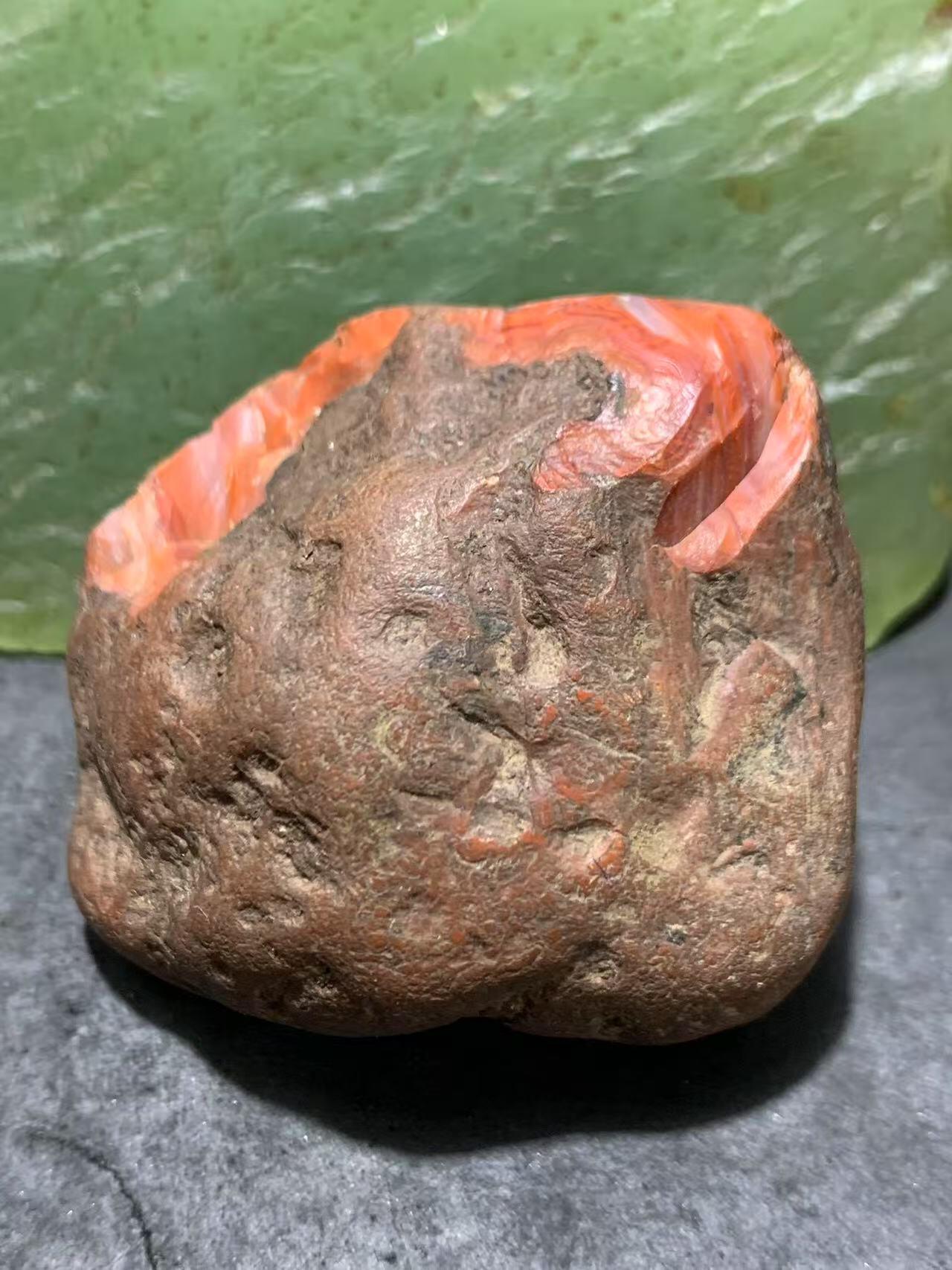 精美铁红皮开窗料千层纹南红玛瑙原石一颗