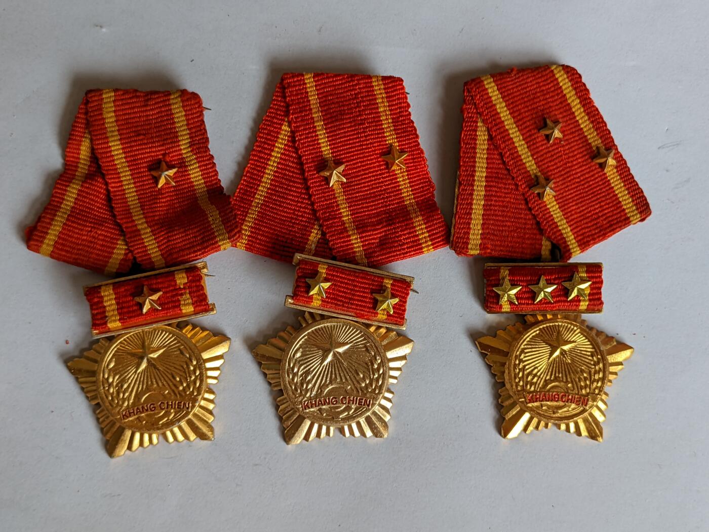 RimeNova韵星2025军品类夏季拍卖会-- RimeNova 2025 Summer Militaria Sale 越南人民共和国（北越）一二三级抗战奖章带略一套