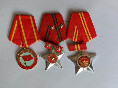 RimeNova韵星2025军品类夏季拍卖会-- RimeNova 2025 Summer Militaria Sale - 越南社会主义决胜军旗奖章、二级战功勋章带略、二级光荣战士奖章带略