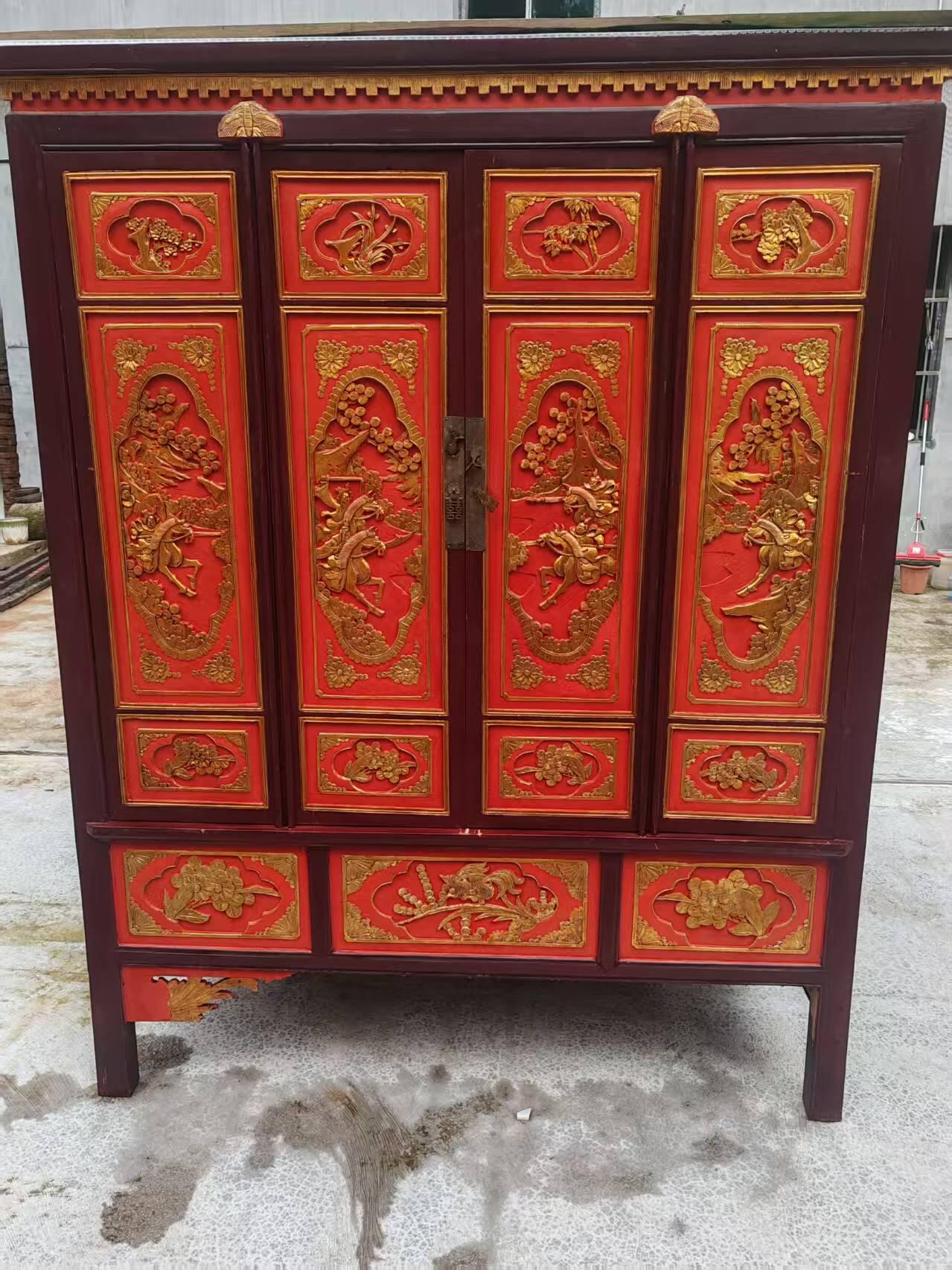 东阳鎏金雕刻大书柜，保存完整，品相如图，结实牢固，入手既用规格150/60/186左右