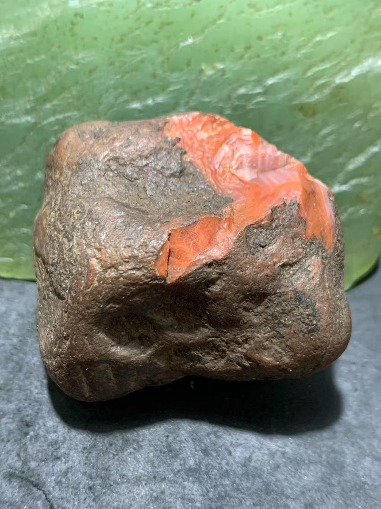 精美铁红皮开窗料千层纹南红玛瑙原石一颗